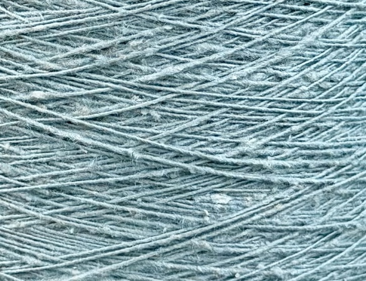 Art. Seta Tweed Bourette – Garn aus 100 % Bouretteseide mit Tweed-Effekt col. Staubblau 700 m / 100 g
